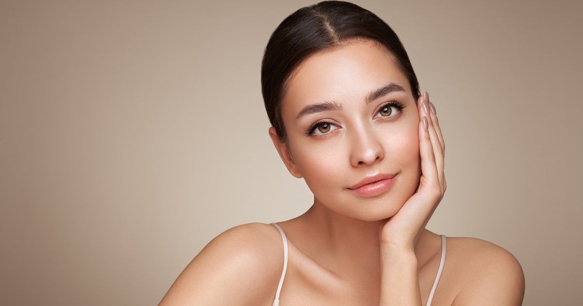 A beautiful woman with a smooth face.