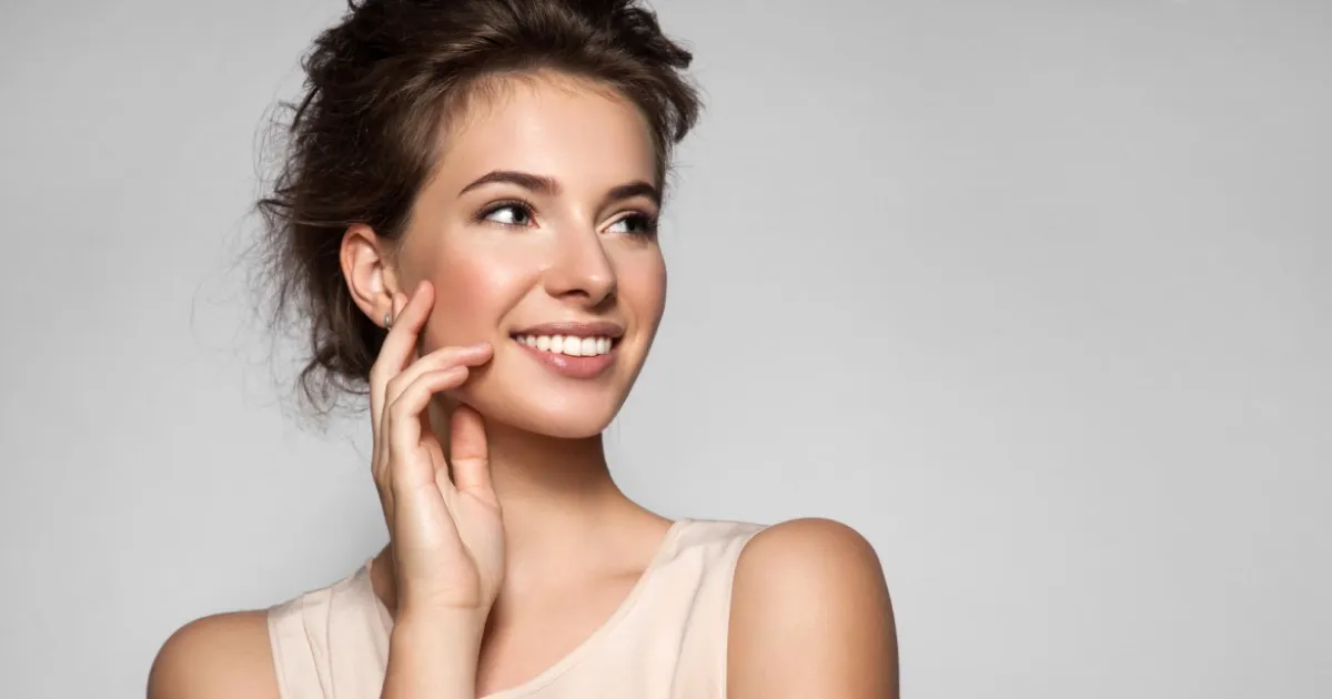 A beautiful woman with a smooth face.